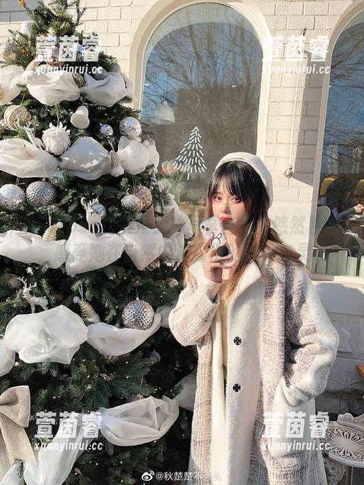 Akisoso秋楚楚女神写真合集：悠然秋意，感受她在自然中流露出的婉约与灵动