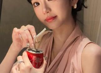 Feilin嗲囡囡 – 让人心动的小恶魔奶牛，写真美图尽显无限风情