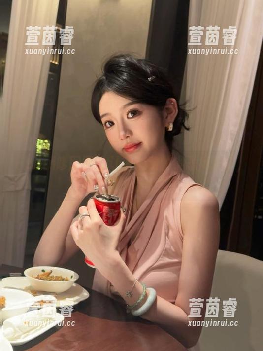 Feilin嗲囡囡 - 让人心动的小恶魔奶牛，写真美图尽显无限风情