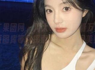 GIRLT果团网 – 周大萌空姐风情万种：美丽图库等你探索，下载瞬间美照