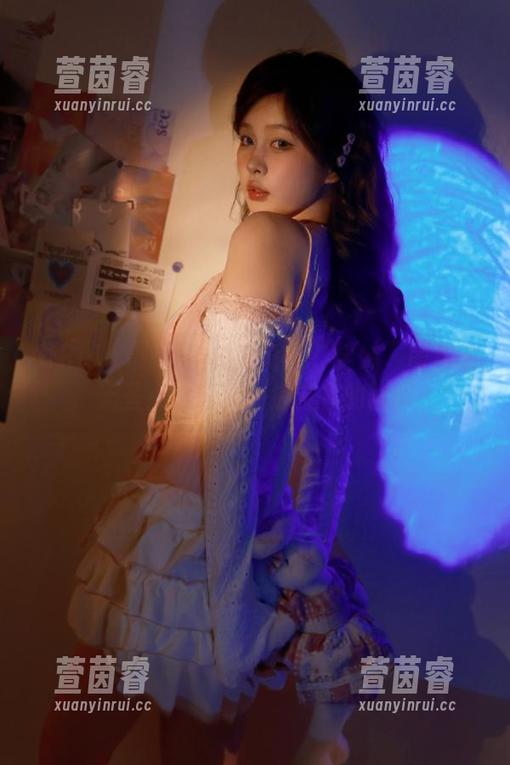 GIRLT果团网 - 林弯弯与“学妹”图包的无圣光之旅，捕捉青春的瞬间