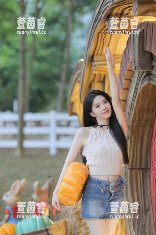 GIRLT果团网 - 在图库中游走，萌神妹妹的比基尼写真带来一丝不一样的清新与性感！