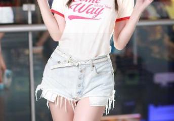 IMiss爱蜜社 – 雪儿Cier优雅礼服写真：时尚元素融合的精美图册合集