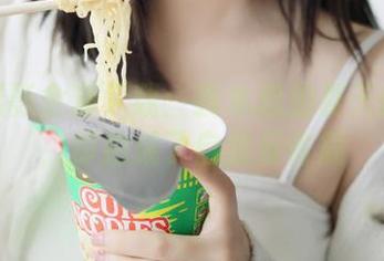 山茶摄影全套下载：我本想拍夏天的味道，却拍成了自我反省篇