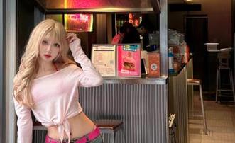 下载Jenny(정제니)DJAWA的独特粉色图包，尽享免费的可爱写真！