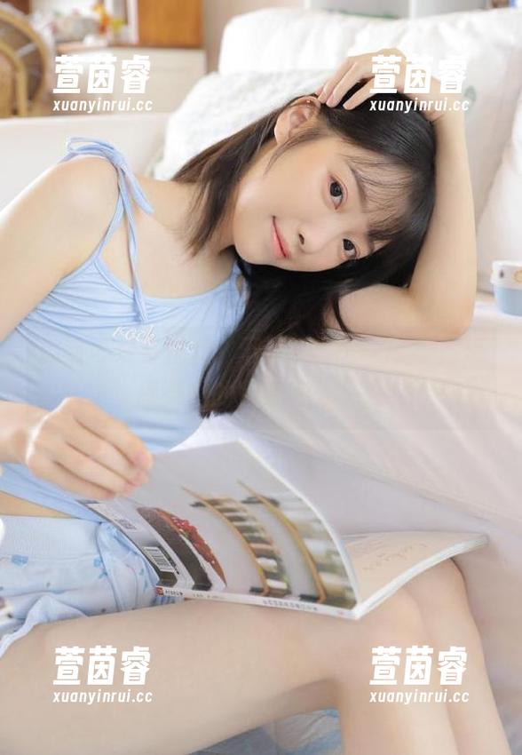 体验可爱与优雅，下载K酱的制服写真集，感受她的魅力无处不在！