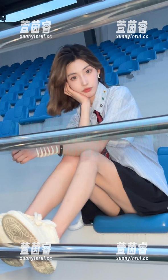 MFStar模范学院 - 大美妞儿献上满满诚意：学妹写真作品照片合集，带来视觉与情感的双重享受！