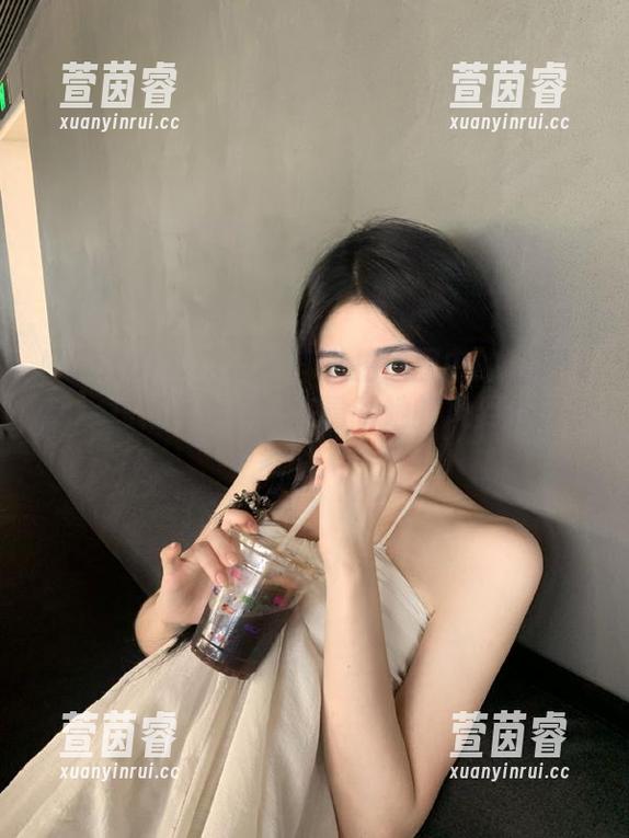MFStar模范学院 - 私拍原图中的苏西-susie短裙风情，快来看看她的风姿到底有多迷人！