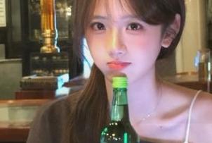 MyGirl美媛馆 – 自嘲调皮美少女，子纯儿Annie泳池写真高清壁纸，给你带来无尽的清新感！