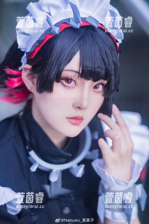 Natsuko夏夏子无圣光写真新作，约尔红毛衣图包尽显她独特的艺术气息
