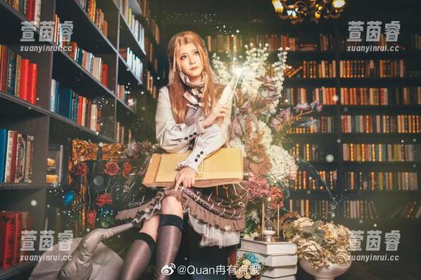 打破传统的界限，Quan冉有点饿的“死库水”原图写真让你感受别样的时尚魅力