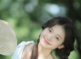 一起来欣赏！Rioko凉凉子的高清写真分享，尽享透明与色彩的绝妙碰撞！