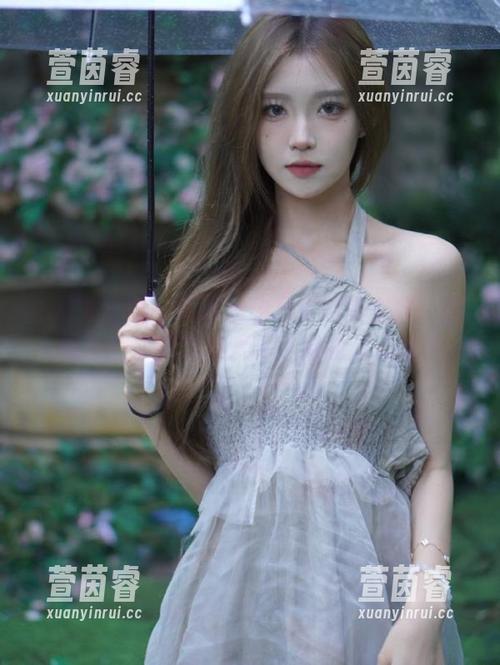 SIEE丝意-玲玲 SIEE丝意 - 玲玲运动写真完美合集:展现每一次跳跃与欢笑背后的动人故事