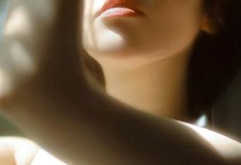 SSA丝社 – 阳阳礼服写真：无圣光中的美图，展现真实之美