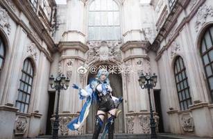 畅享Sakiiii翎柒圣诞写真，网盘下载助你捕捉每一个动人瞬间
