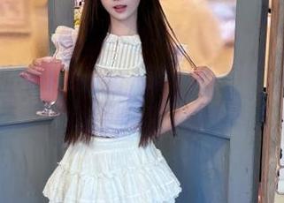 细腻与优雅的结合：Sira(시라)的丝袜写真集精选带你走入浪漫时光