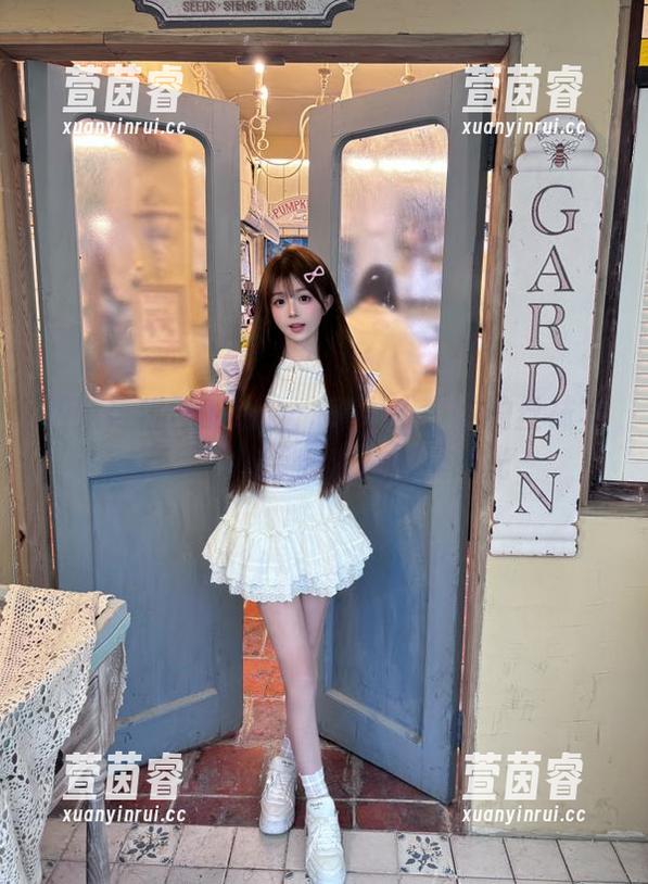 细腻与优雅的结合：Sira(시라)的丝袜写真集精选带你走入浪漫时光