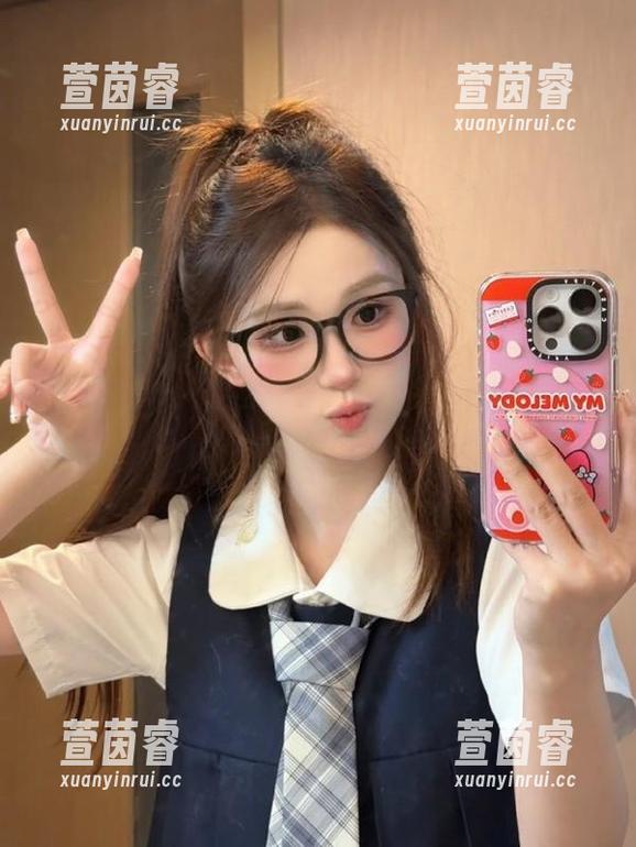 TouTiao头条女神 - 欣赏申美嫣黑丝写真分享，感受她独特魅力的细腻表达