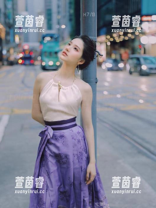 TouTiao头条女神-穆菲菲 TouTiao头条女神 - 最新图库中的穆菲菲黑色写真,演绎时尚与优雅