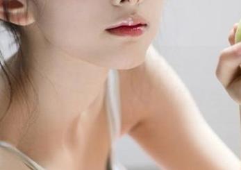 UGirls尤果网 – Angela楚楚温柔写真原图更新，带你领略她的优雅与魅力