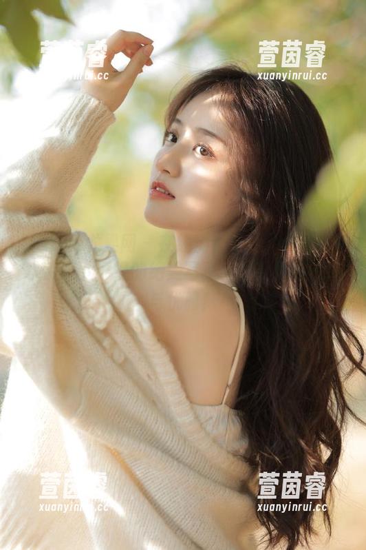 UGirls尤果网 - 在线浏览Mikka涵涵在水手服下展现的绝美写真，感受她的清纯与优雅！
