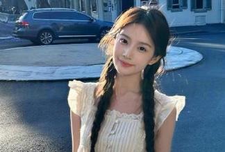 UGirls尤果网 – 无圣光映衬下的张栩菲，眼镜作品让每一个瞬间都充满故事感！