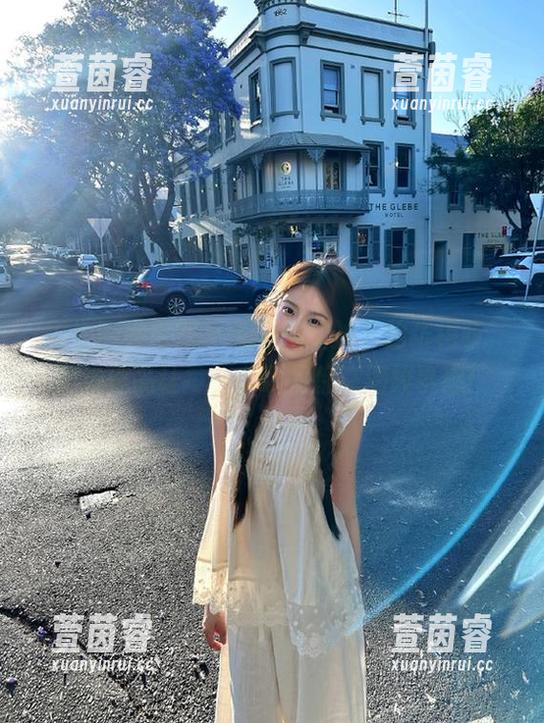 UGirls尤果网 - 无圣光映衬下的张栩菲，眼镜作品让每一个瞬间都充满故事感！