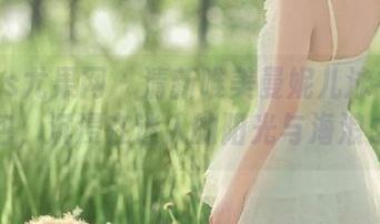 UGirls尤果网 – 清新唯美曼妮儿泳衣高清图包，沉浸在迷人的阳光与海浪之中