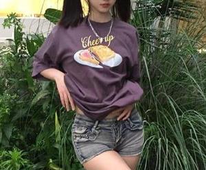 UGirls尤果网 – 松果儿最新JK写真原图，展现青春活力与梦幻般的氛围