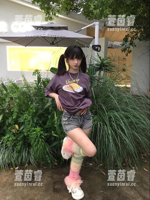 UGirls尤果网-松果儿 UGirls尤果网 - 松果儿最新JK写真原图,展现青春活力与梦幻般的氛围