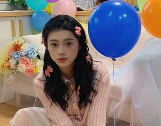 UGirls尤果网 – 蒋贝贝教室写真集揭秘：资源齐全，让你感受青春的无限可能