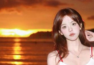 通过Vinnegal的镜头，发现EVA美里写真中的美图与精彩瞬间