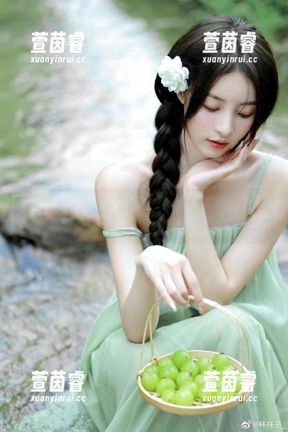Xiuren秀人网 - 走进千夜未来的圣诞世界，丰富多彩的高清图集让人心醉神迷