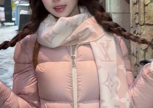 Xiuren秀人网 – 最新美图：周于希sandy优雅红裙演绎时尚潮流风向标