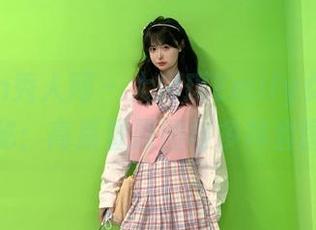 Xiuren秀人网 – 大琪琪Emily女王写真大揭秘：高质量原图与多样套图呈现