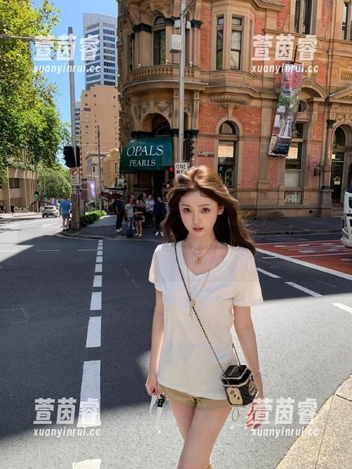 Xiuren秀人网-小蛮妖_honey Xiuren秀人网 - 惊艳绝伦的小蛮妖_honey连体衣原图分享,带你领略梦幻般的视觉之旅!