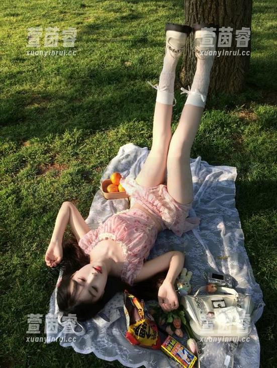 Xiuren秀人网 - 在徐cake的无圣光写真中，旅拍捕捉每一份动人心弦的美丽！