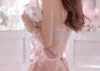 Xiuren秀人网 – 不只是吊带，悠悠YOYO的搞笑写真图片让你爱不释手，笑到停不下来！