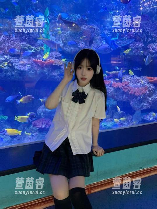 Xiuren秀人网 - 是小逗逗短裤原图分享：解锁她的时尚密码，快来欣赏这绝美的全集作品吧。