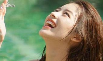 Xiuren秀人网 – 杨晨晨带来的无圣光视觉盛宴：性感秘书OL眼镜美女图包分享！