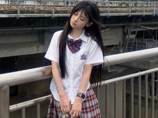 Xiuren秀人网 – 柔美与职业并存，林子欣职业装美图合集展现职场女性的多面魅力！