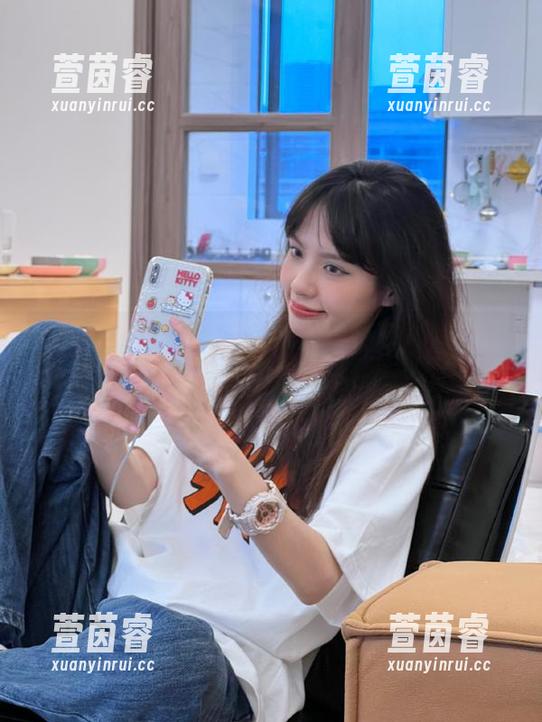 Xiuren秀人网 - 探索林文文的户外写真作品原图：每一幅都是对自然万物的礼赞