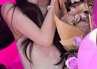 Xiuren秀人网 – 田小燕Vicky修女美图作品，打造宁静与灵魂共鸣的画面