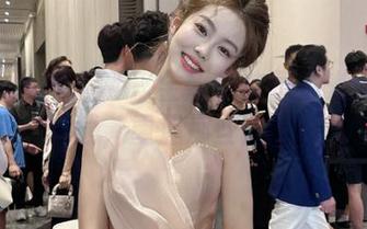Xiuren秀人网 – 金妍兮校园时光：精彩图片下载，重温那些甜蜜瞬间！