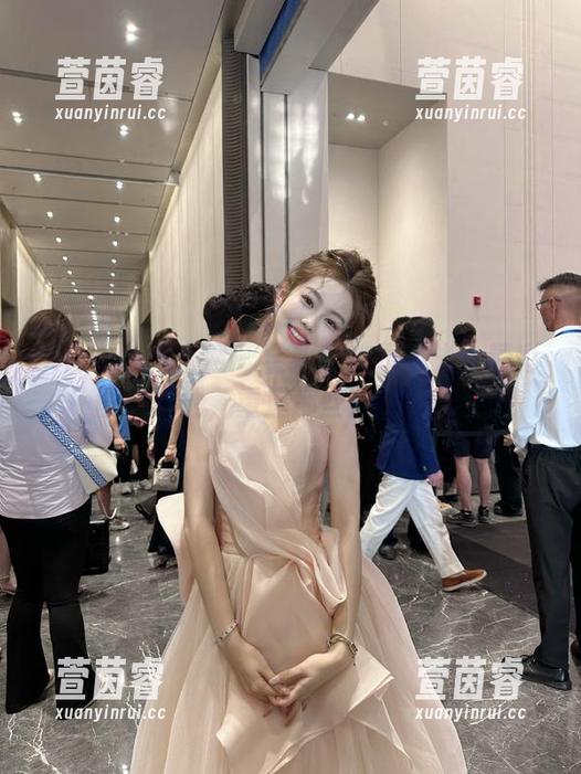 Xiuren秀人网 - 金妍兮校园时光：精彩图片下载，重温那些甜蜜瞬间！
