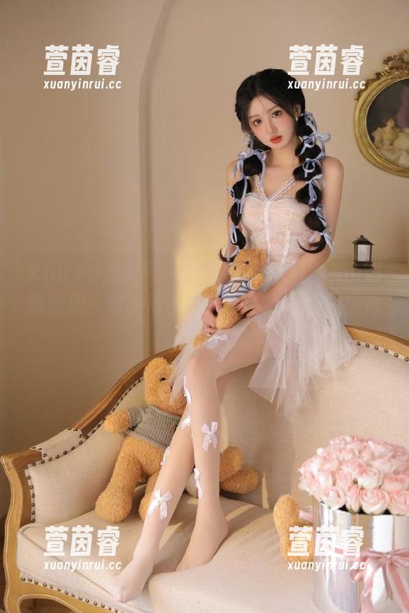 Xiuren秀人网-黄可Christine Xiuren秀人网 - 探索黄可Christine短裤图册:时尚博主演绎夏季穿搭的最佳合集