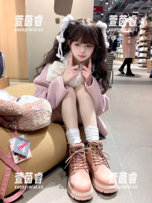 Xiuren秀人网 - 带你走进黄可Christine的办公室世界，写真作品免费下载尽在此处