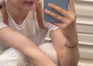 YALAYI雅拉伊 – 笑看“死库水”：来自“伊伊小仙女”的高清写真集自我调侃