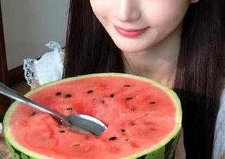YouMi尤蜜荟 – 精致高清是小逗逗黑白图册：一场黑白摄影的视觉盛宴
