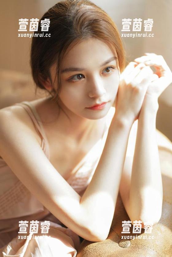 YouMi尤蜜荟 - 制服美腿尽在玥儿玥er无圣光图集中，尽情欣赏她的独特风采！